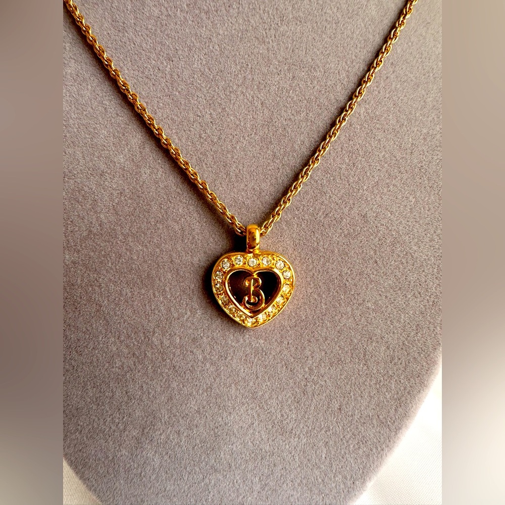 Burberry’s Gold Heart Pendant Rhinestone Necklace - Picture 6 of 12